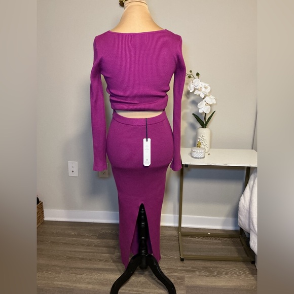 Elegant Pink Knit Skirt - Picture 2 of 11